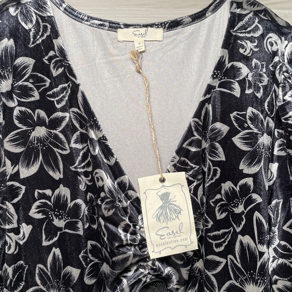 NWT- Women's Easel LS Floral Print Velvet Dress - Picture 4 of 11